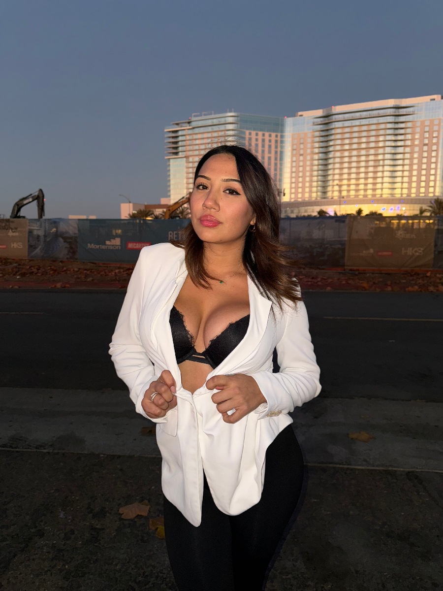 Take a pause and enjoy Ali Cruz — streaming from Hilla