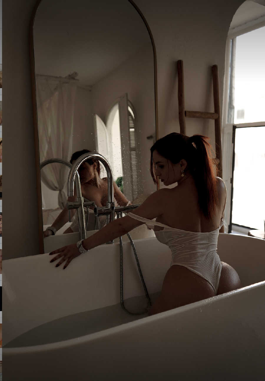 A playful frame from Miranda Faith nude — online in Hilla