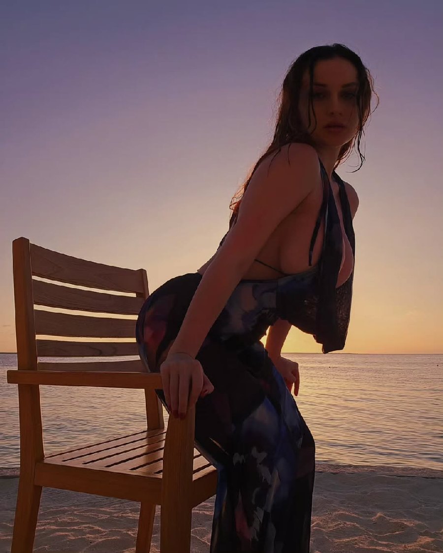 Sexy girl Miranda Faith nude in Hilla