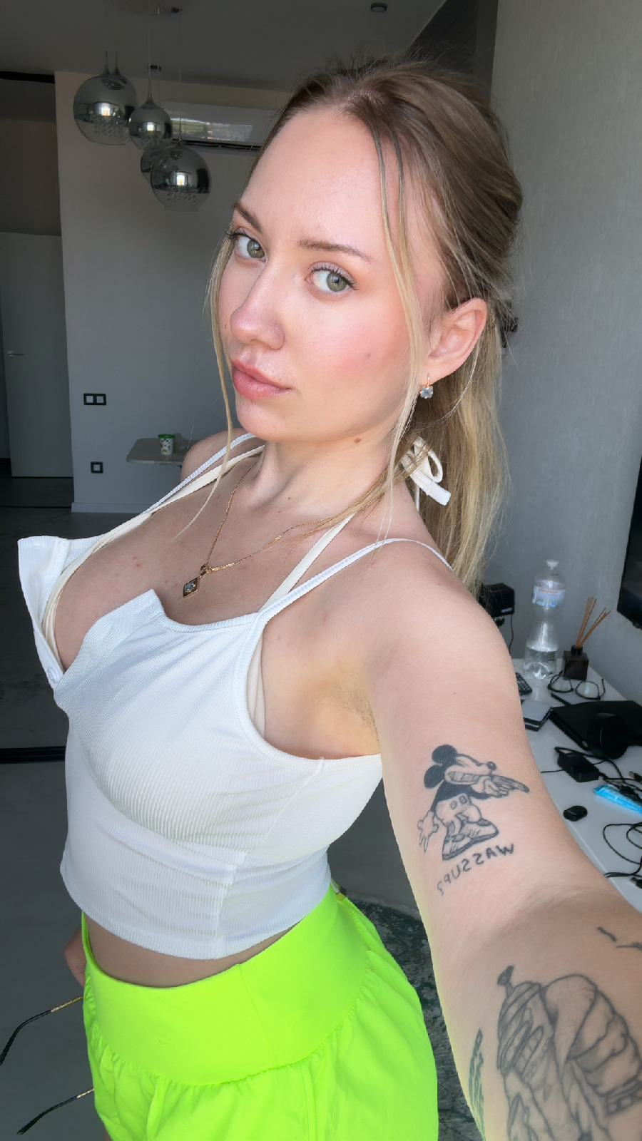 KateV in her underwear in Hilla