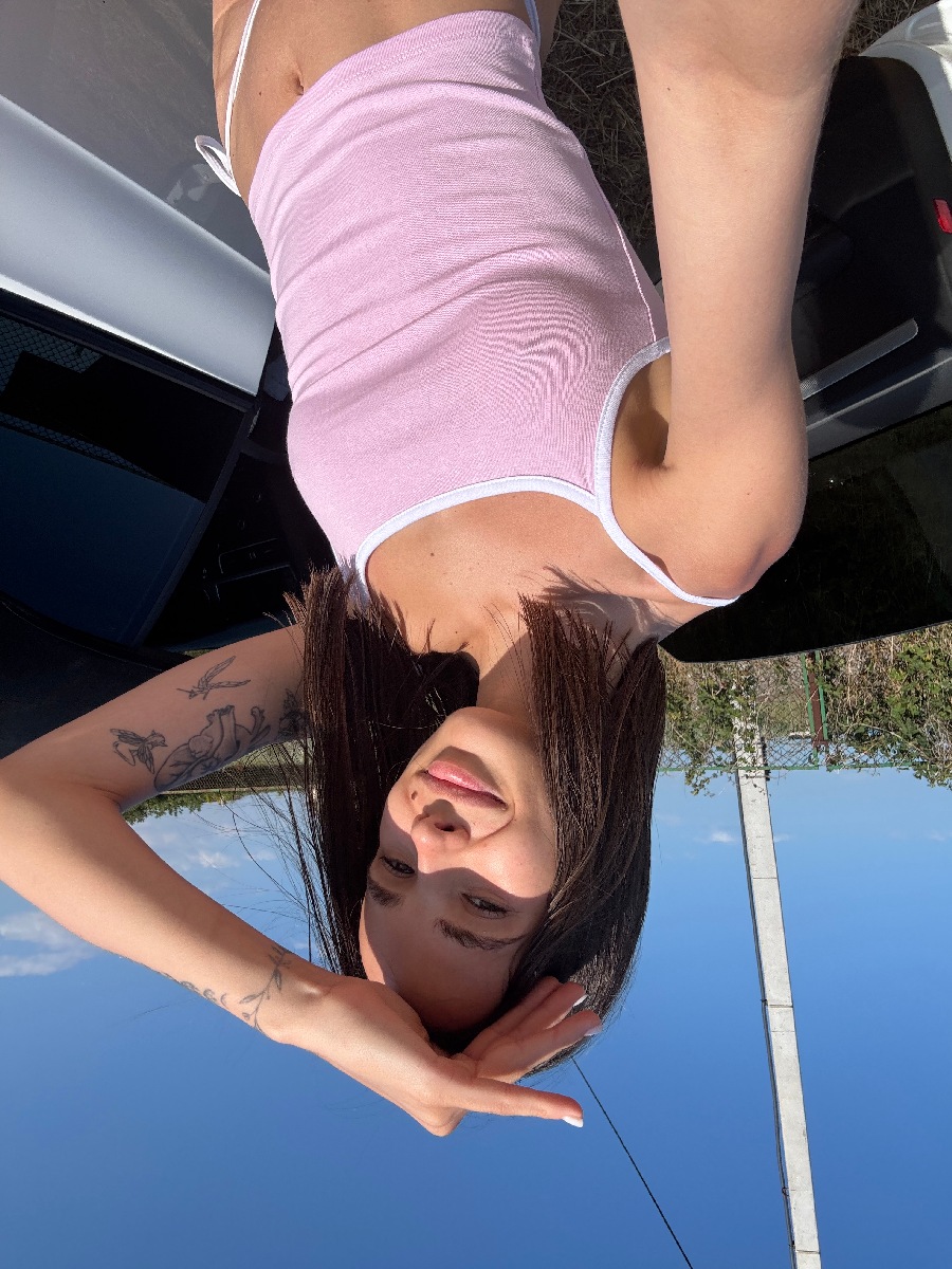 Sexy model Tina in Hilla